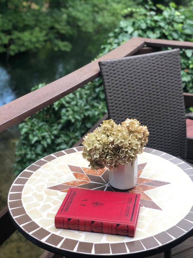 Guesthouse Pod Rastockim Krovom สลูน ภายนอก รูปภาพ