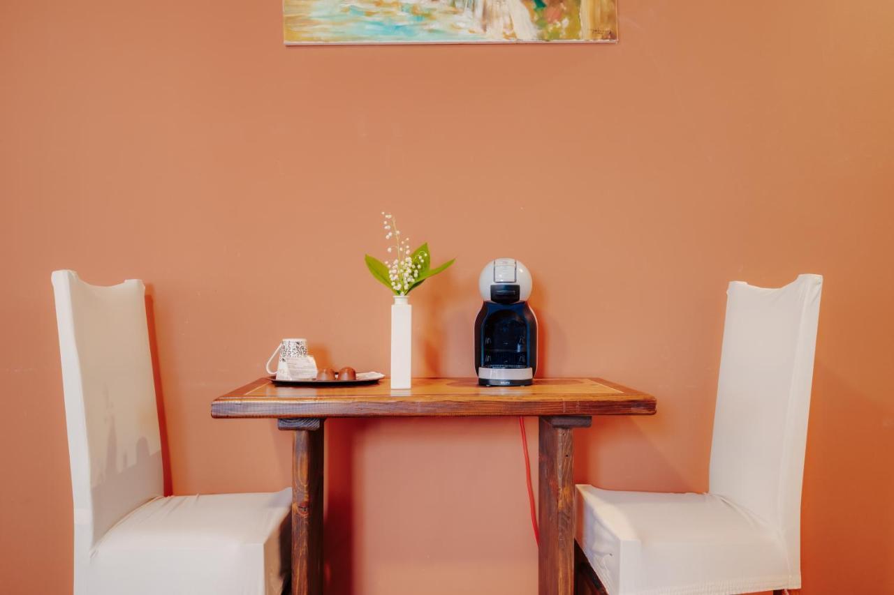 Guesthouse Pod Rastockim Krovom สลูน ภายนอก รูปภาพ