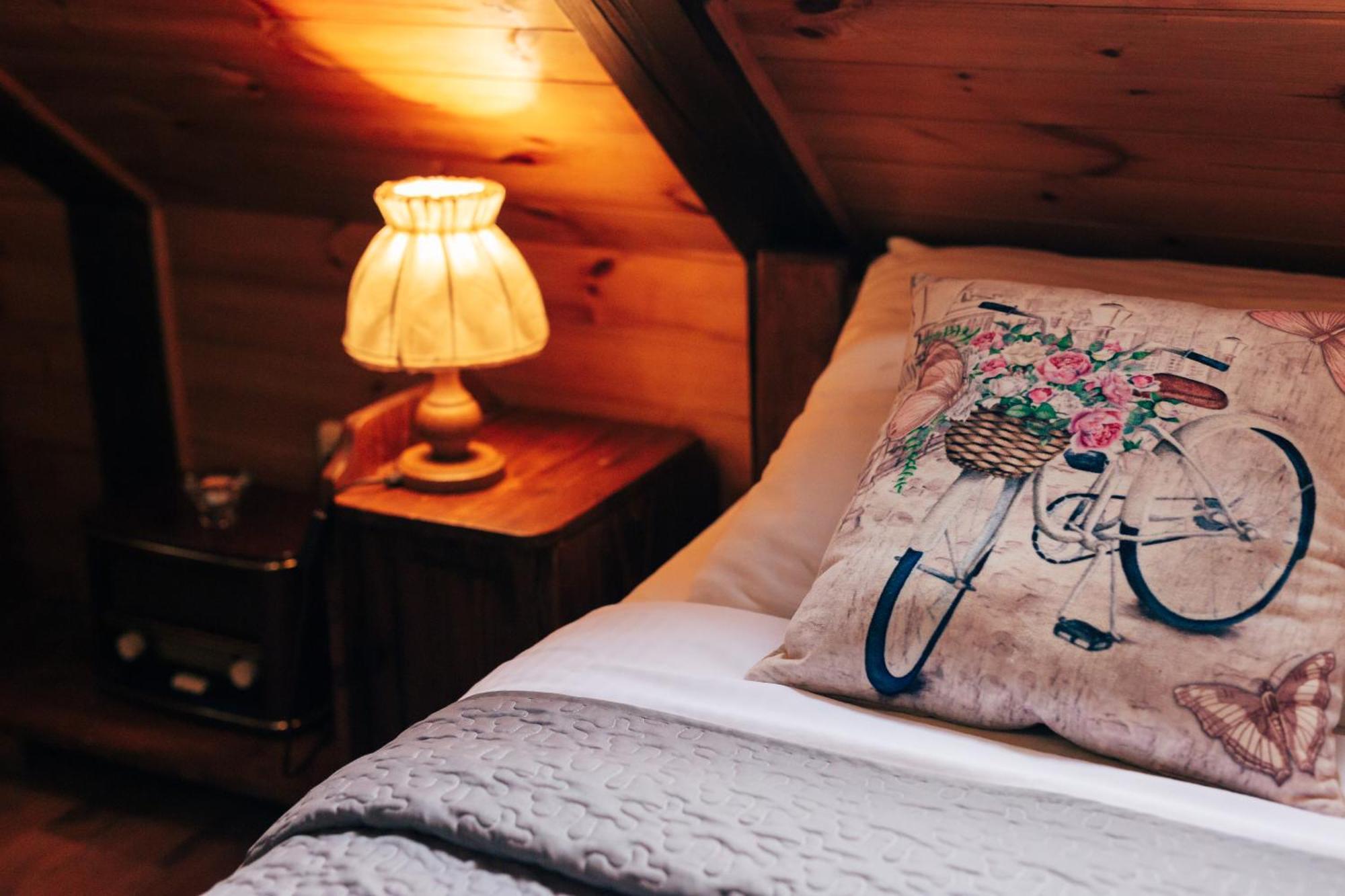 Guesthouse Pod Rastockim Krovom สลูน ภายนอก รูปภาพ